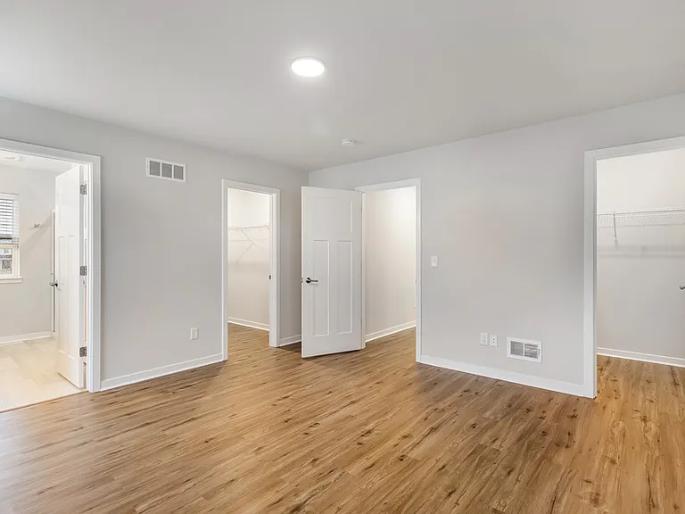 670 Lambert Dr — Photo 17