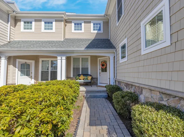 122 Bradford Walk #122, Farmington, CT 06032