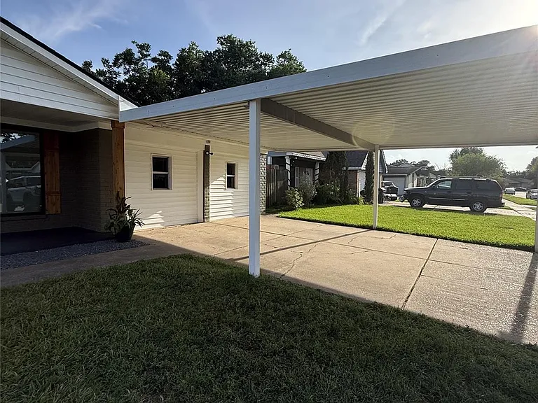 2726 Yale St — Photo 12