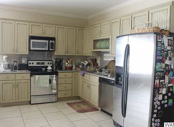 4th image of 906 Greenbriar Blvd