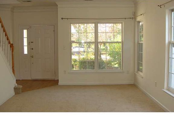3rd image of 21 Brownstone Rd
