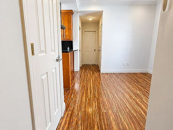 4th image of 21-15 33rd St #4