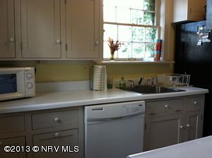 4th image of 995 W Main St