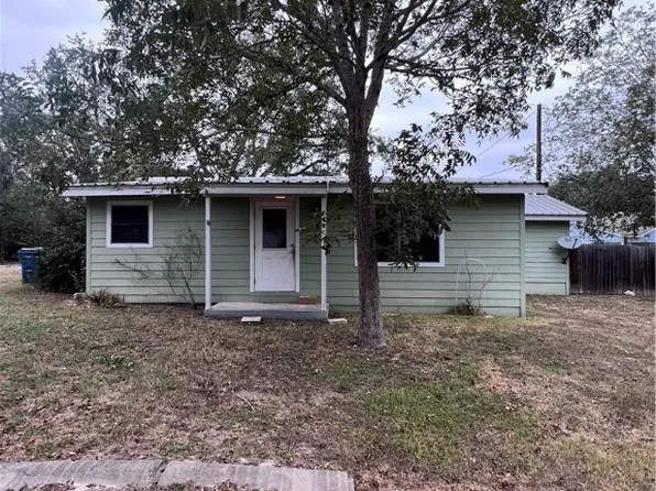 728 W Franklin St, Goliad, TX 77963