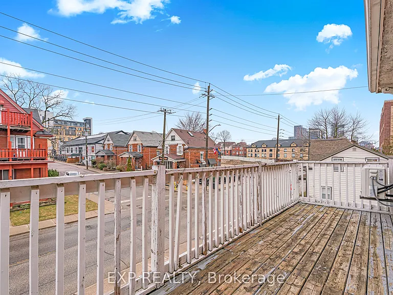 30 Regina St N — Photo 11