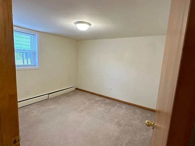 819 11th Ave NW — Photo 3