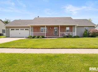 1010 Oakbrook Ave, Chatham, IL 62629