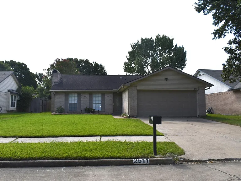2511 Maple Tree Ct — Photo 2