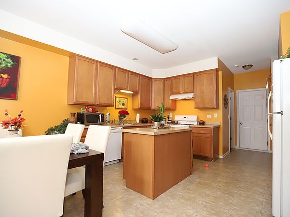 3rd image of 2702 Verdi St
