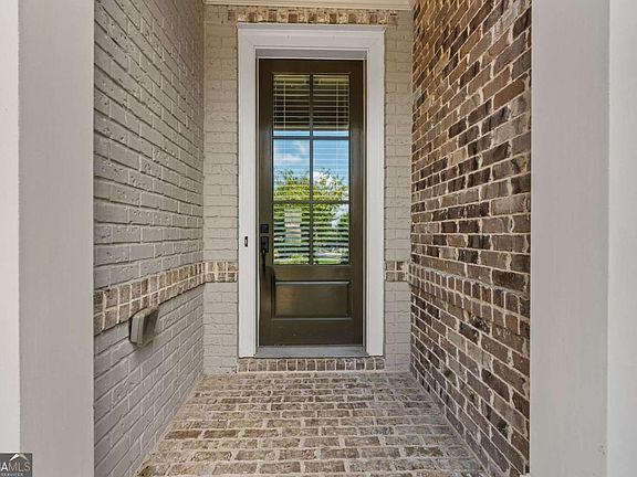 2nd image of 2028 Glenview Park Cir