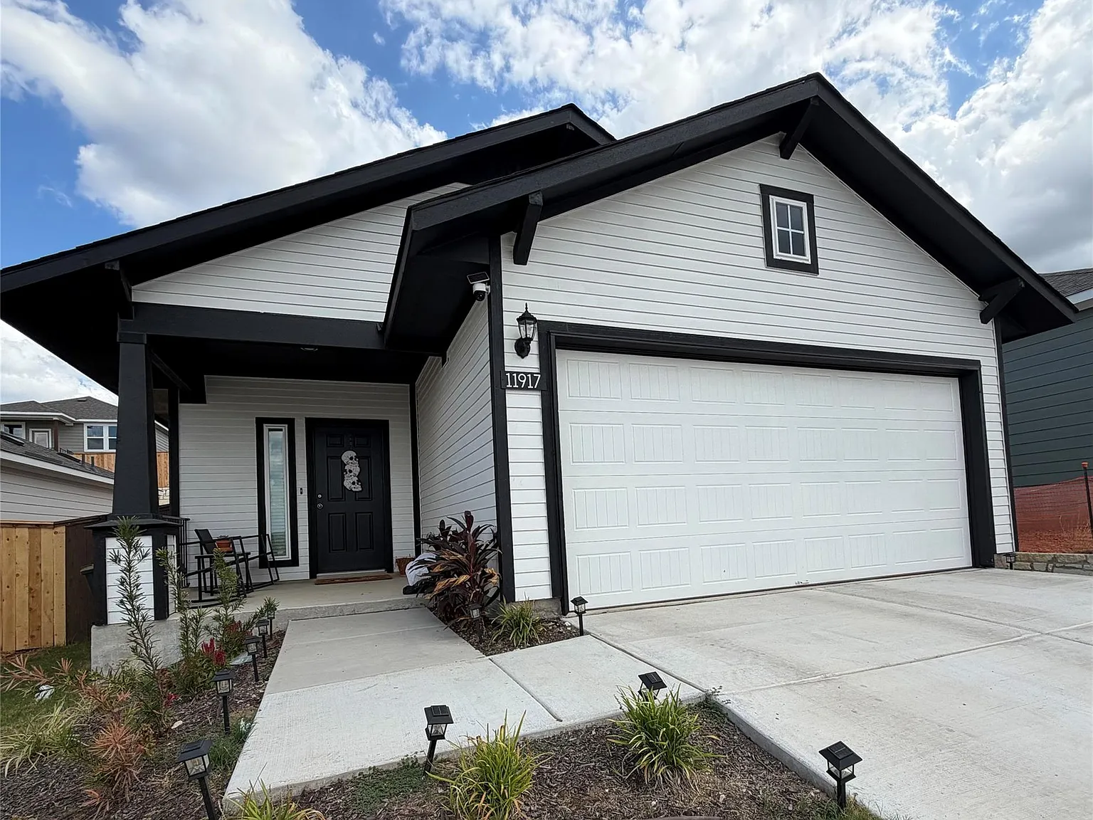 3 bed, 2.0 bath, 2307 sqft, $2,100 — Photo 1