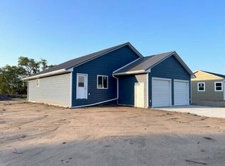1128 Woods Cir, Mitchell, SD 57301