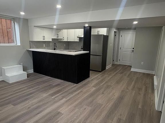 3rd image of 71 Starfire Cres #Basement