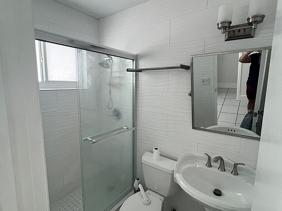1 bedroom - bathroom
