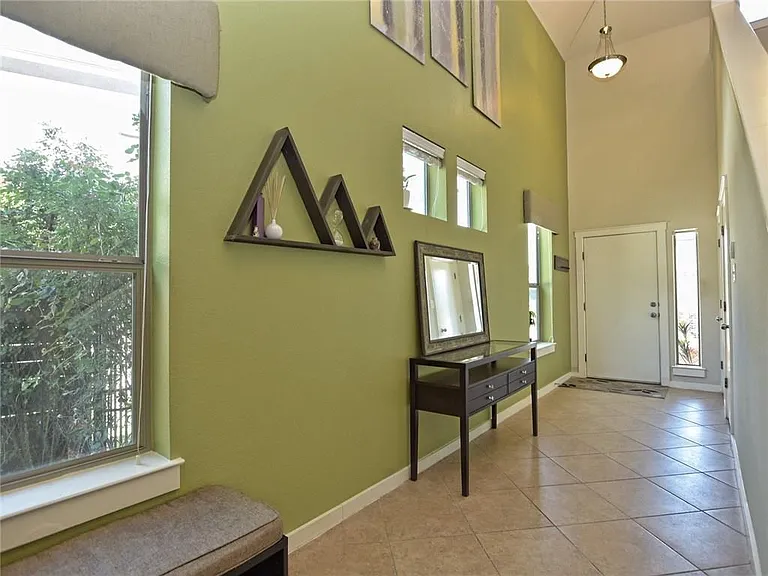 2001 Faro Dr #21 — Photo 3