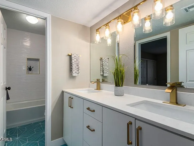 1628 E Hermosa Dr — Photo 15