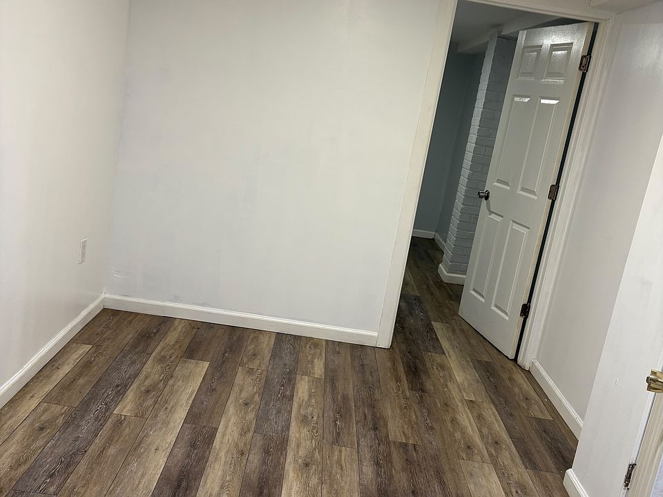 1st image of 2432A Fairview Ave #1