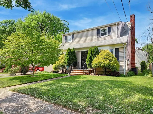 46 Delaware Ave, Dumont, NJ 07628