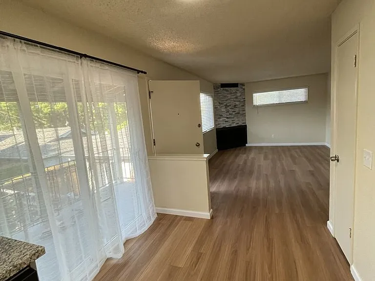 1337 Castlemont Ave — Photo 3