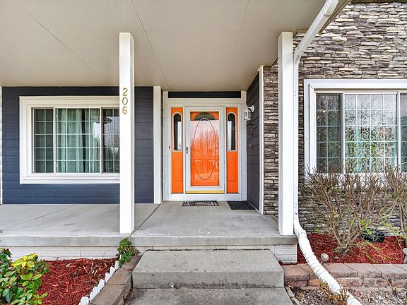2nd image of 206 NW Springbrooke Ct