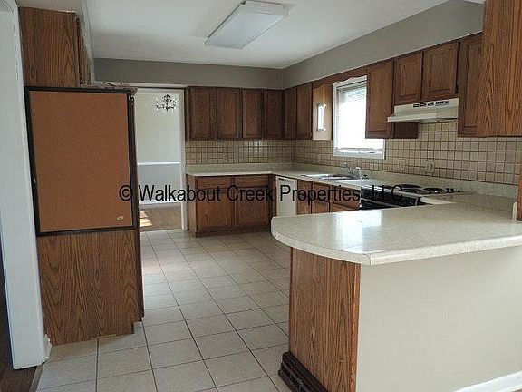 KITCHEN VIEW 1