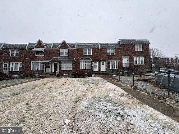 2nd image of 2904 Devereaux Ave