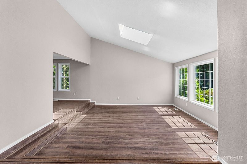 4th image of 6344 Agnes Road NE