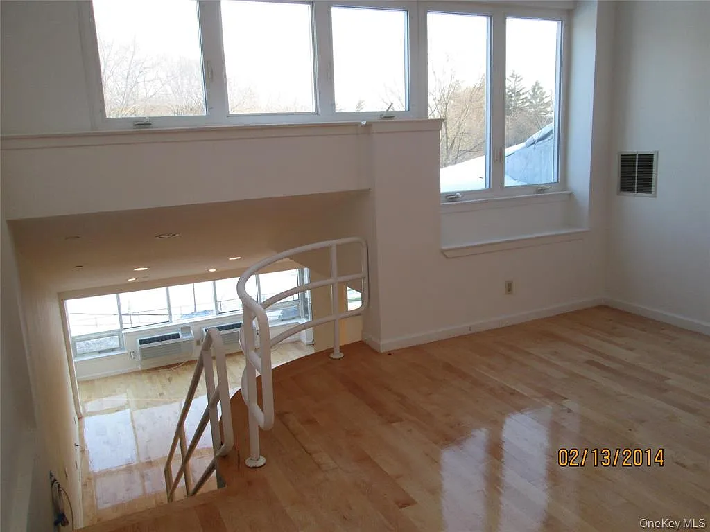 3 bed, 2.5 bath, 2026 sqft, $6,000 — Photo 4