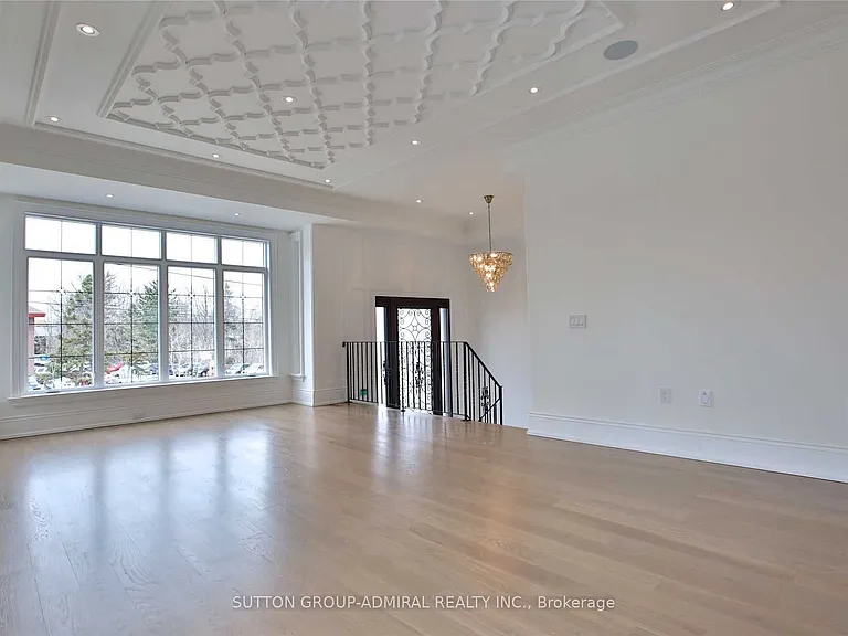 305 Finch Ave E — Photo 5