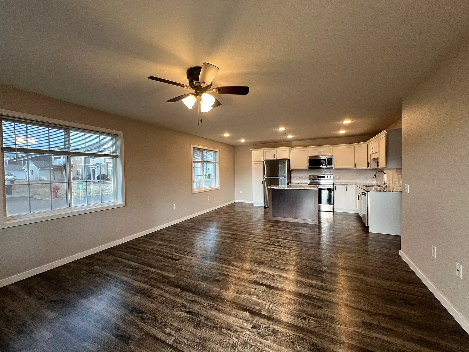 3250 Gateway - Unit H — Photo 3