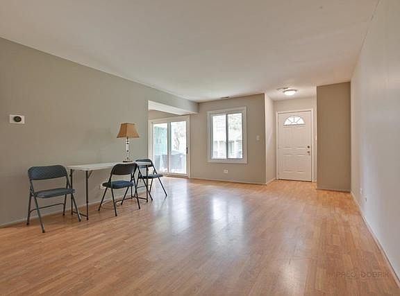 4th image of 425 Harrison Ct #471