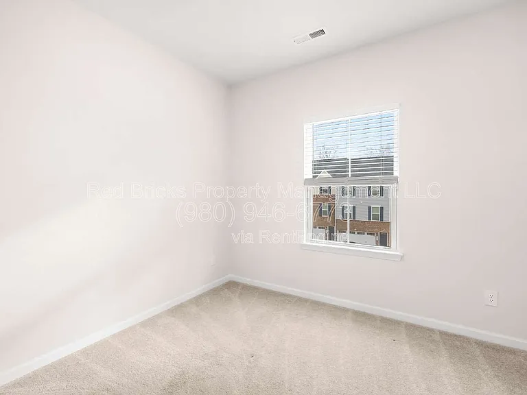 2620 Grantham Place Dr — Photo 18