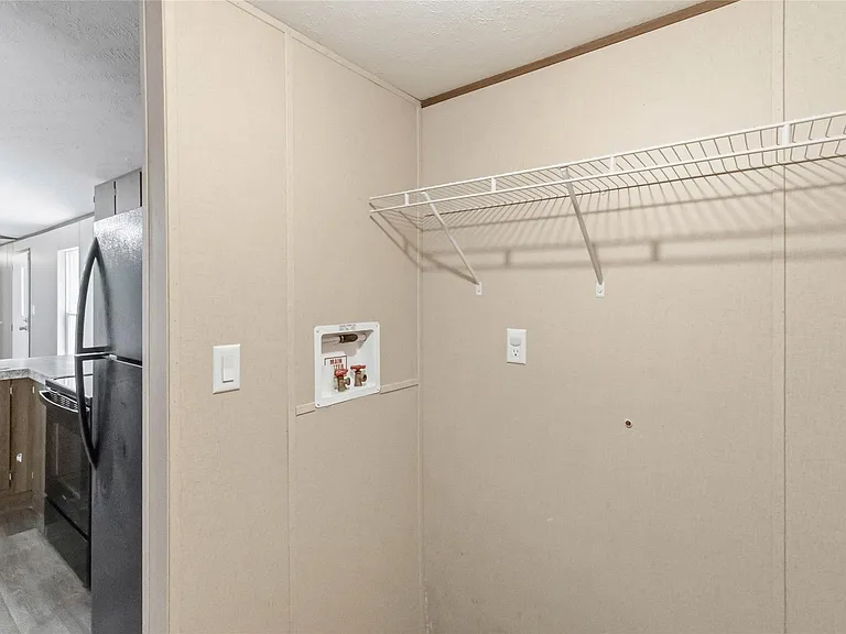 908 Turney Ln — Photo 14
