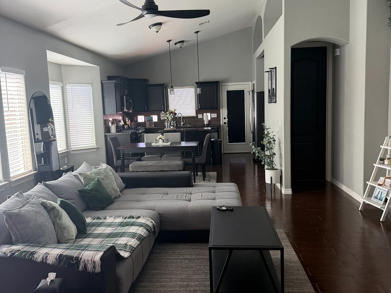 4 bed, 1575 sqft, $1,900 — Photo 3