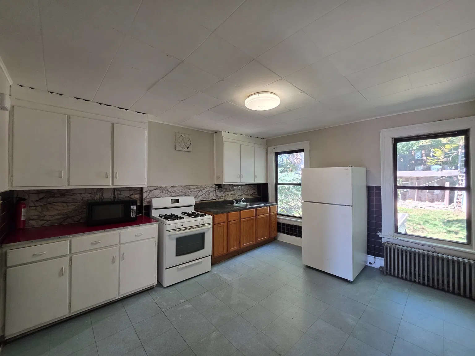 3 bed, $1,950 — Photo 2
