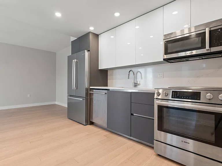 932 Broadway #213 — Photo 2