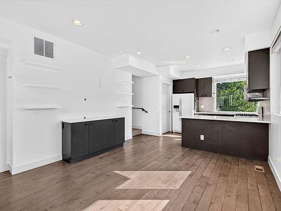 3rd image of 3199 Lawrence St