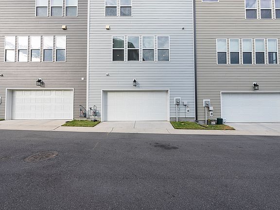 4th image of 3233 Lynn Rd #40