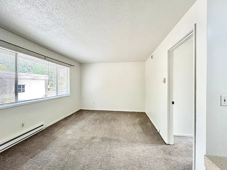 341-347 SE 30th Pl — Photo 15