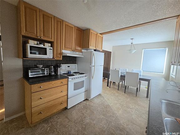 3rd image of 329 6th St NE