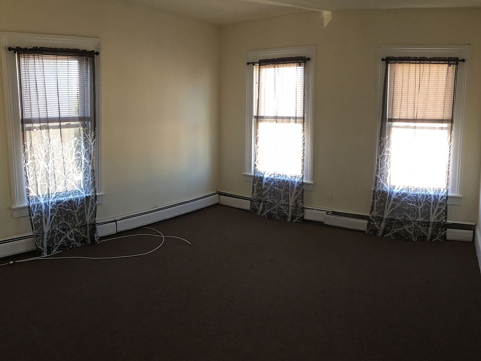 2nd image of 164 Cedar St #2