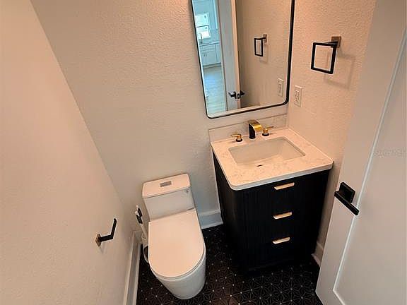 5th image of 2729 W Union St