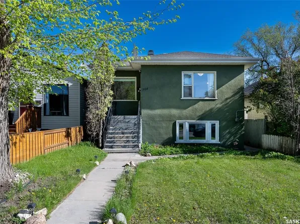 204 25th STREET W, Saskatoon, SK S7L 0C4