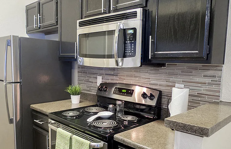 The Versailles Apartments — Photo 1