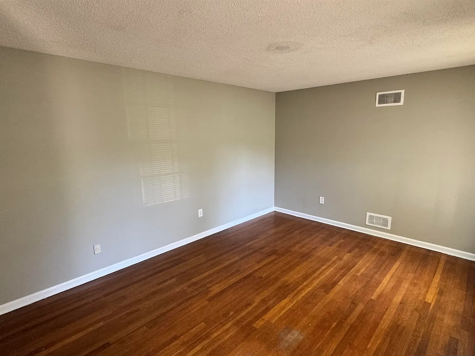 3 bed, 2.0 bath, $1,395 — Photo 2