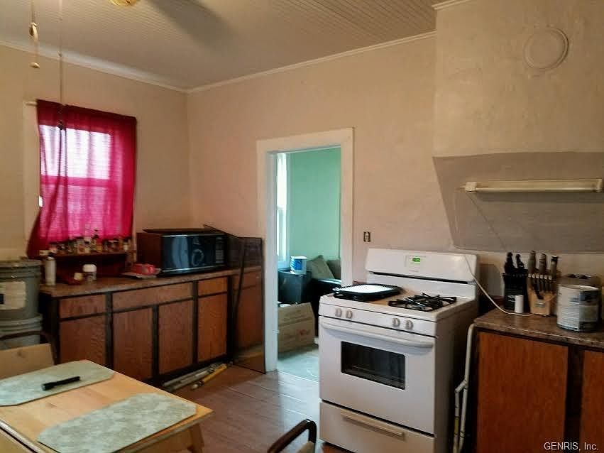 2nd image of 17 Adams St