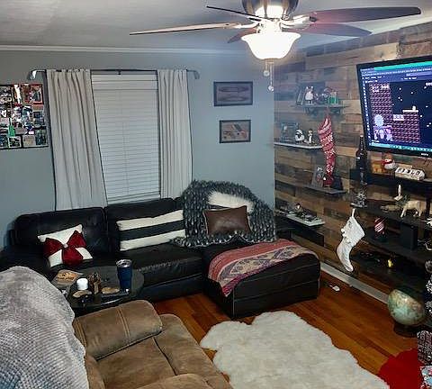4th image of 4317 Colonial Ave