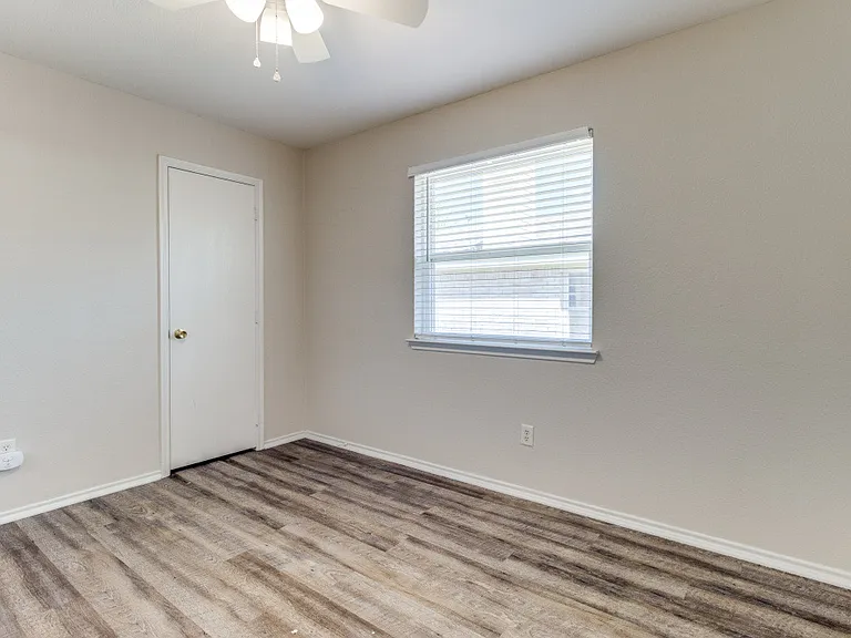 1721 Southridge Ln — Photo 14