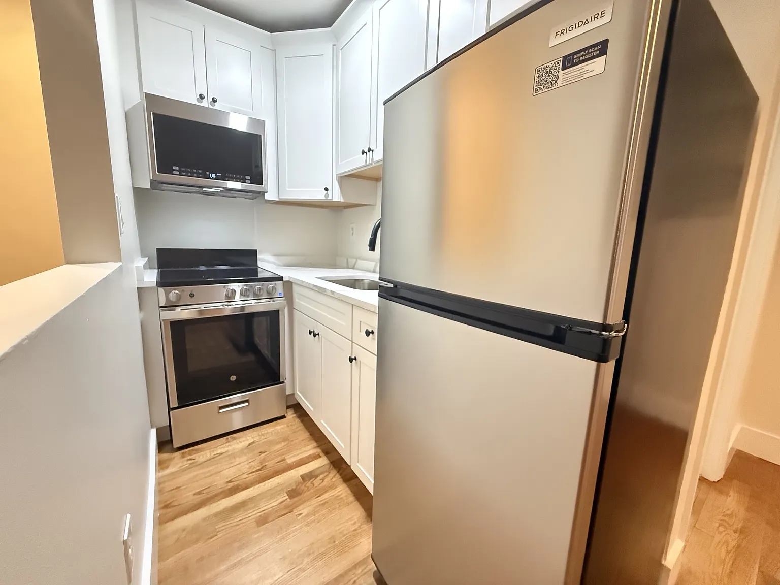 2 bed, 750 sqft, $3,200 — Photo 2