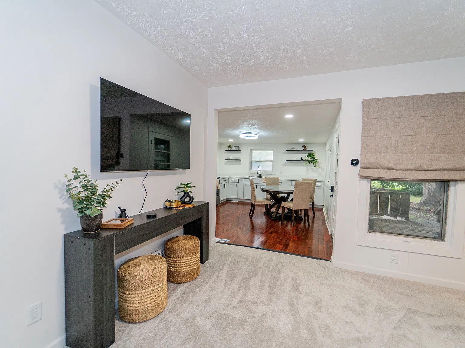 2 bed, 929 sqft, $2,000 — Photo 3